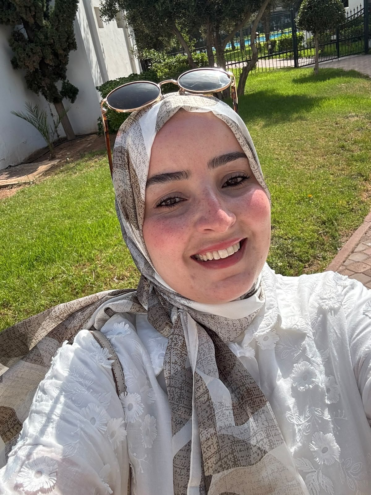 الكوتش كريمة فـ الواتساب